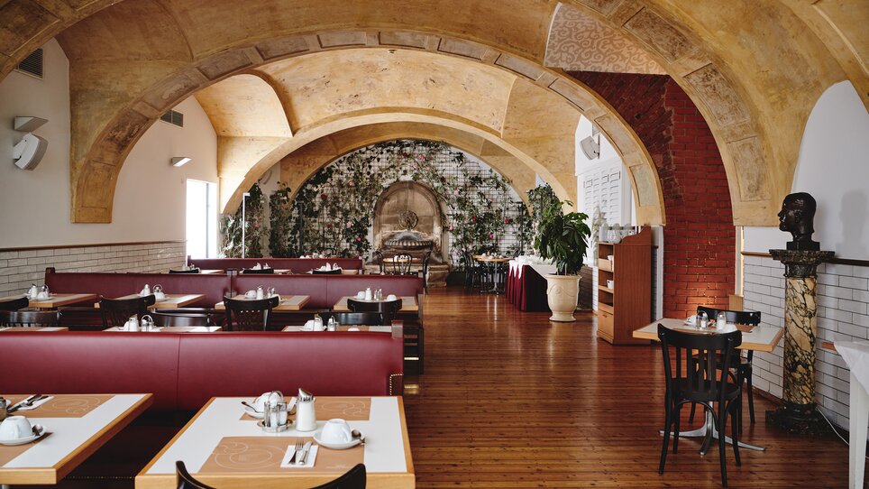 Cozy restaurant at Hotel Das Weitzer, perfect for business meetings. | © Florian Weitzer Hotels & Restaurants