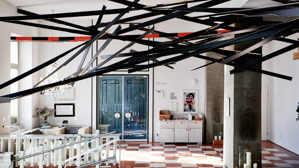 Modern lobby featuring stylish design elements at Grand Hôtel Wiesler, Graz. | © Florian Weitzer Hotels & Restaurants