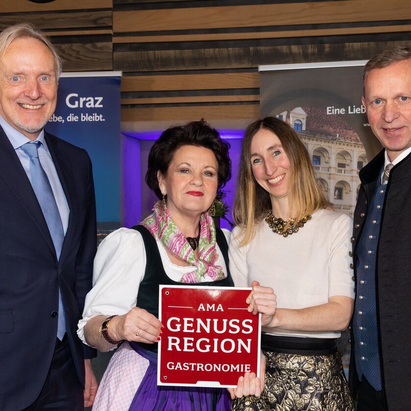 Programmpräsentation: GenussHauptstadt Graz 2023 I 09.02.2023 - Stadtrat Dr. Günter Riegler, Waltraud Hutter, Beatrice Berner & MMag. Dieter Hardt-Stremayr | © Graz Tourismus - Werner Krug Programmpräsentation: GenussHauptstadt Graz 2023 I 09.02.2023 - Stadtrat Dr. Günter Riegler, Waltraud Hutter, Beatrice Berner & MMag. Dieter Hardt-Stremayr | © Graz Tourismus - Werner Krug
