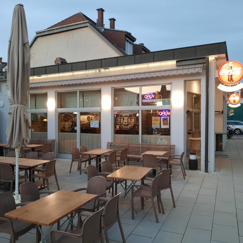 Pizzeria Turm Outdoor dining area | © PizzeriaTurm-Mara