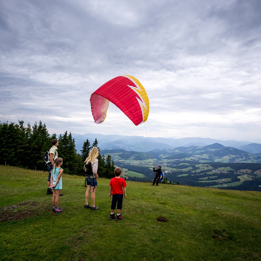 Paragliding at Schöckl Hill | © Region Graz - Tom Lamm