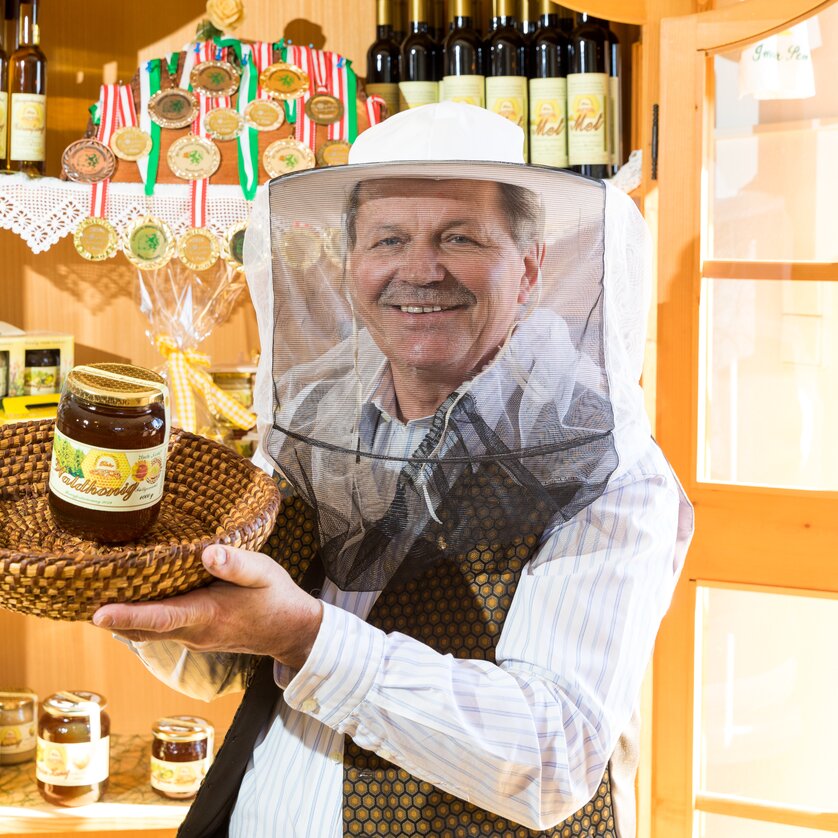 beekeeping Thir | © Region Graz - Harry Schiffer beekeeping Thir | © Region Graz - Harry Schiffer
