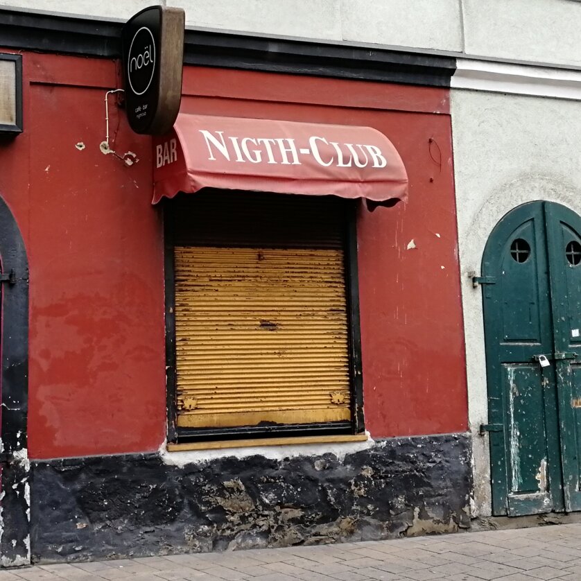 Hausfassade mit dem Schriftzug Nightclub | © Ruth Nezmahen