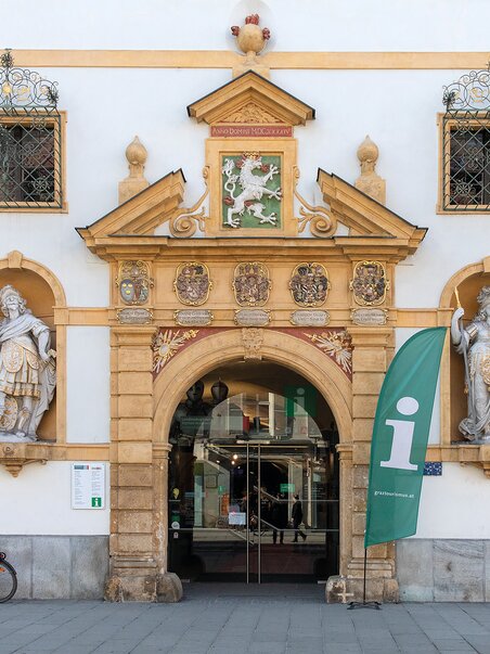 Entrance to the Tourist Information Graz Region at Herrengasse 16 | © Graz Tourismus