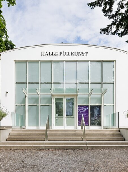 Modern art hall with glass facade in Graz. | © kunst-dokumentation