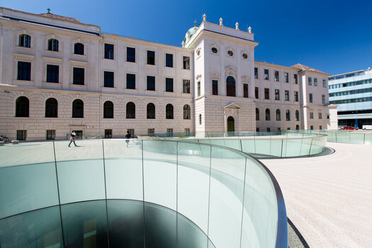 Moderne Architektur des Joanneumsviertels in Graz mit hellem Himmel. | © Graz Tourismus - Harry Schiffer