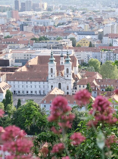 Luftaufnahme von Graz mit der Dachlandschaft. | © Jasminka Putopis