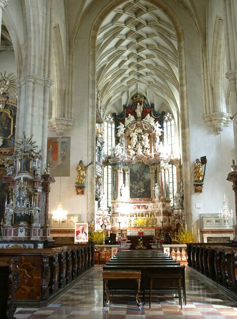 Blick ins Innere des Grazer Doms mit historischer Architektur. | © Graz Tourismus - Harry Schiffer