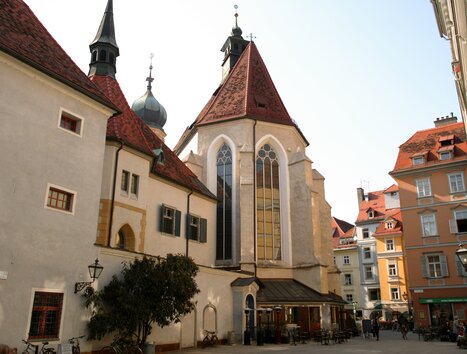 Il Chiostro di San Francesco a Graz presenta un'architettura mozzafiato. | © Graz Tourismus - Harry Schiffer