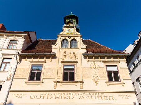 Facade of the Graz carillon with clock and decorative elements. | © Graz Tourismus - Harry Schiffer