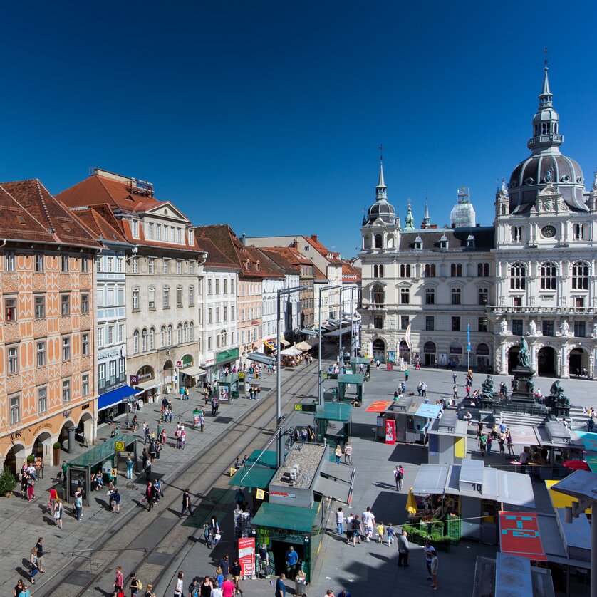 Hauptplatz | © Graz Tourismus - Harry Schiffer Der Grazer Hauptplatz mit Blick auf das Rathaus und die Herrengasse | © Graz Tourismus - Harry Schiffer