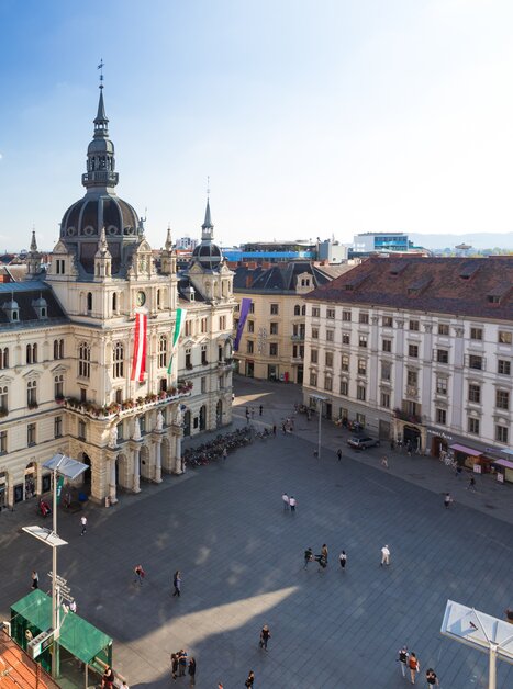 View of the Town Hall at Hauptplatz in Graz with blue sky. | © testtilein ------