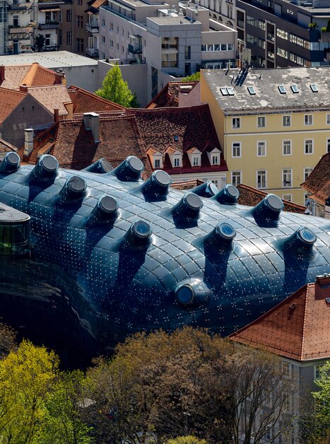 Aussicht vom Schlossberg auf das Kunsthaus Graz | © Graz Tourismus - Harry Schiffer