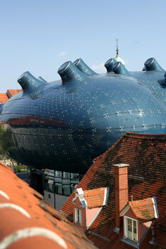 Das Kunsthaus Graz überwältigt mit seiner futuristischen Architektur. | © Graz Tourismus - Harry Schiffer