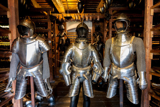 The Armoury in Graz featuring historical armor. | © Graz Tourismus - Harry Schiffer