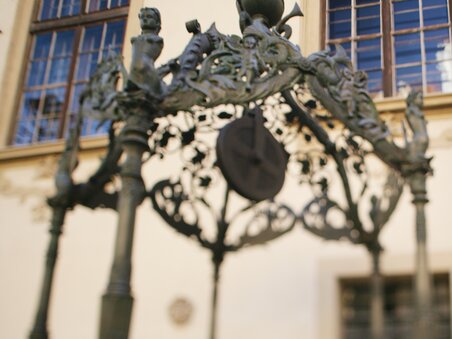 Wrought iron structure in the Landhaus courtyard of Graz. | © Graz Tourismus - Harry Schiffer