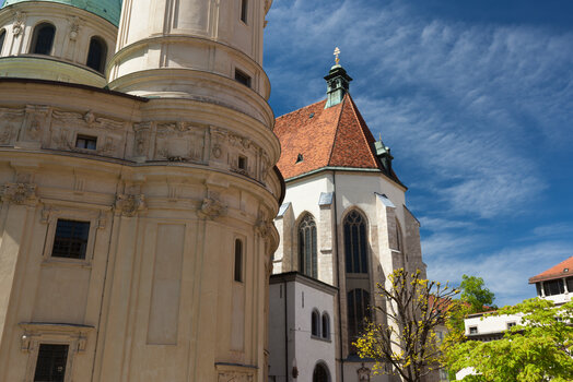 Das Mausoleum neben dem Grazer Dom mit historischer Architektur. | © Graz Tourismus - Harry Schiffer