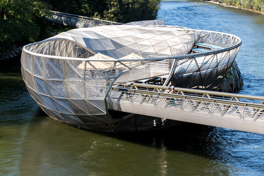 Die Murinsel in Graz, moderne Architektur im Fluss Mur. | © Graz Tourismus - Harry Schiffer