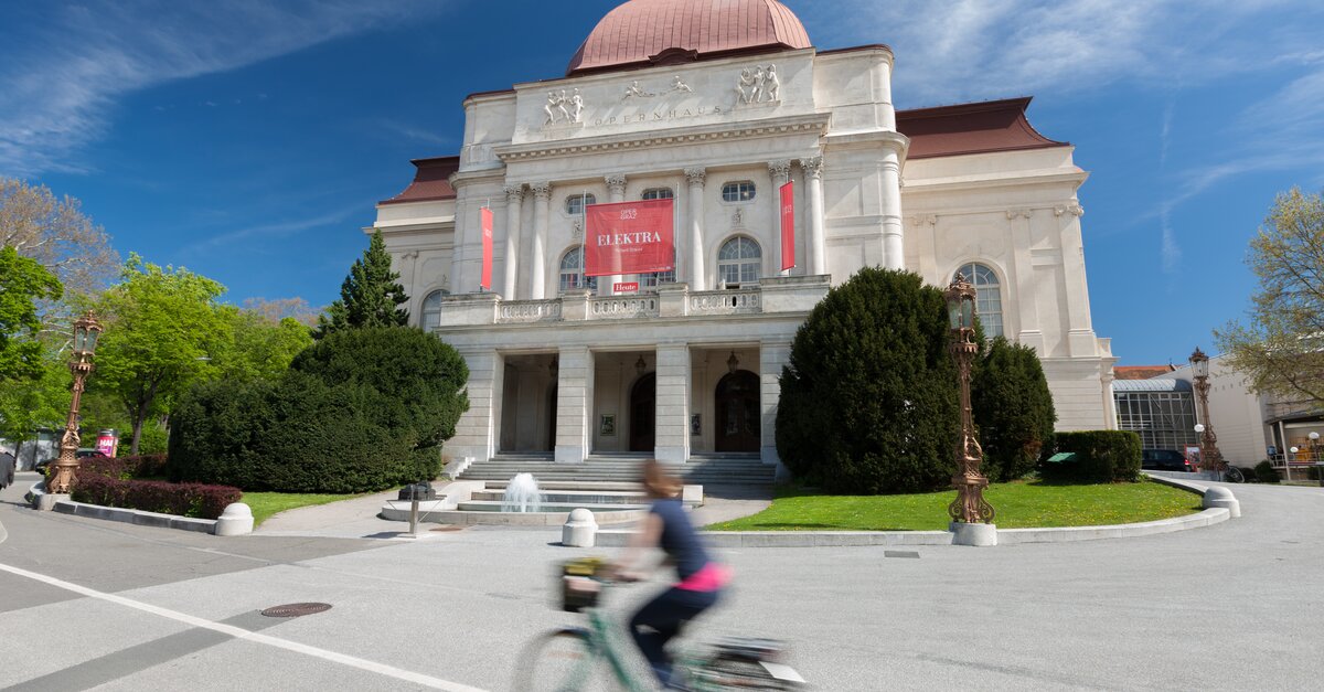 Opera House Graz | Sightseeing in Graz