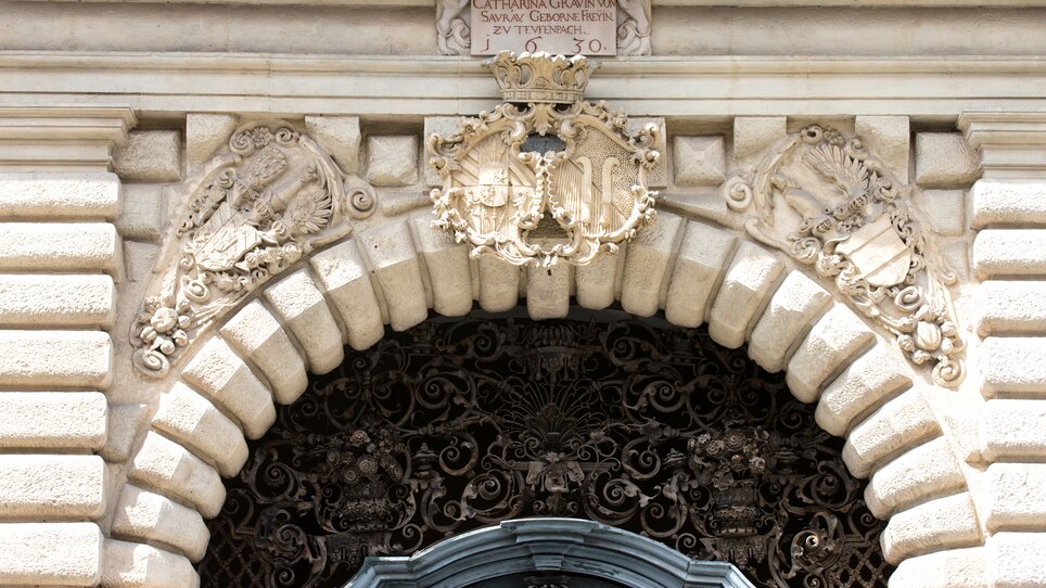 Fassade des Palais Saurau mit kunstvollen Verzierungen. | © Graz Tourismus - Harry Schiffer