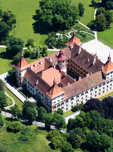 Aerial view of Eggenberg Palace surrounded by lush gardens. | © Graz Tourismus - Harry Schiffer