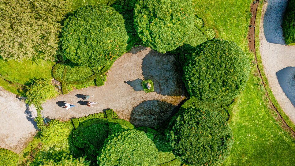 Aerial view of the park around Eggenberg Palace in Graz. | © Graz Tourismus - Mias Photoart