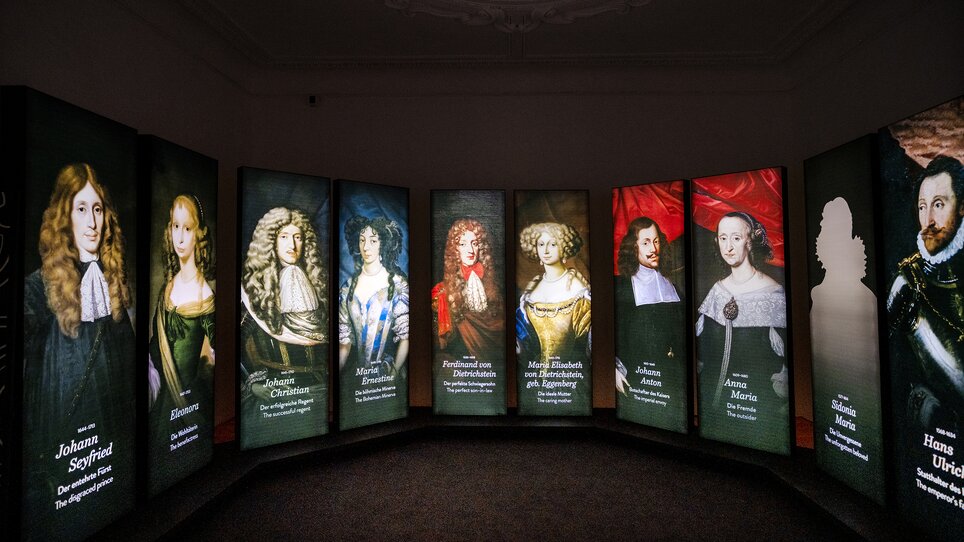 Digitale Porträts von historischen Personen in einer Ausstellung. | © J. Luttikhuis - OPERA Amsterdam