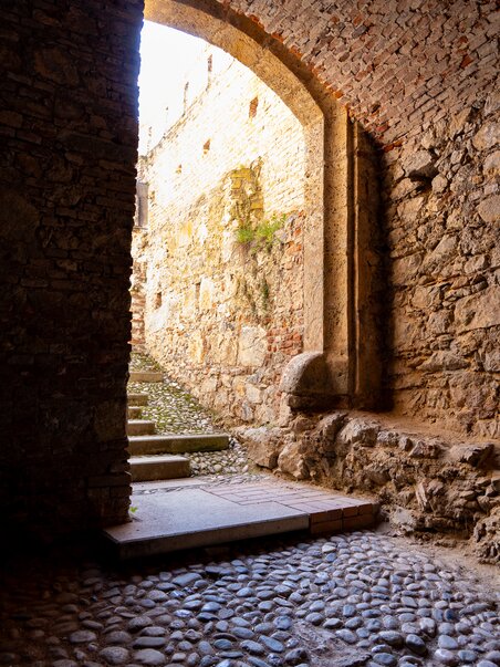Veduta di un portale gotico sullo Schlossberg a Graz. | © Graz Tourismus - Harry Schiffer