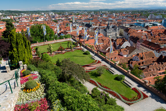 Vista del Herbersteingarten e della città di Graz. | © Graz Tourismus - Harry Schiffer