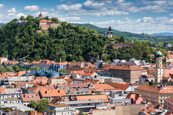 View of Graz with the Schlossberg, the Clock Tower and the Kunsthaus. | © Graz Tourismus - Harry Schiffer