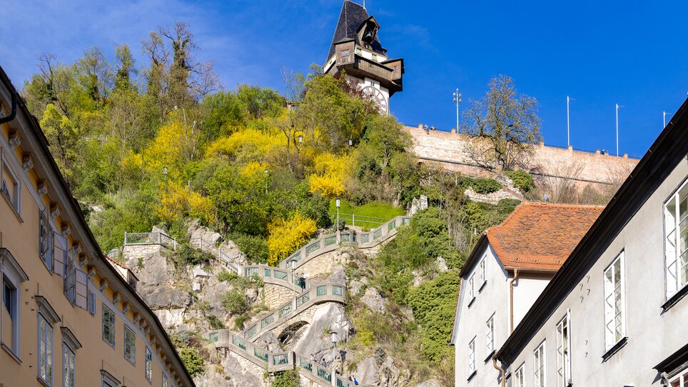 The Graz Clock Tower above the city of Graz with the Schlossberg Trails. | © Graz Tourismus - Harry Schiffer