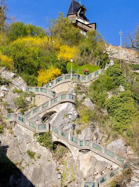 Lo Schlossbergsteig conduce alla Torre dell’Orologio di Graz. | © Graz Tourismus - Harry Schiffer