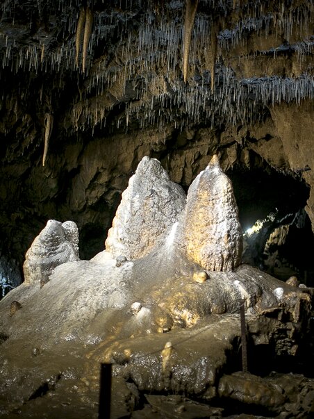 Vista di stalagmiti e stalattiti nella Lurgrotte Peggau. | © Region Graz - Tom Lamm