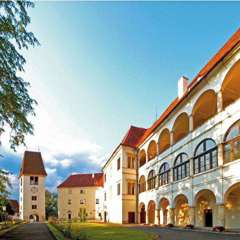 Schloss Seggau, ein historische Gebäude in Leibnitz, umgeben von Natur. | © Schloss Seggau