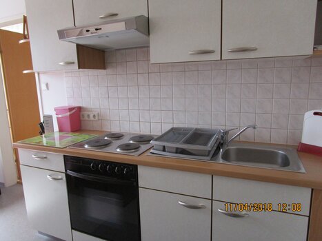 Kitchen with stove, sink, and countertop in an apartment. | © Appartement Anne-Marie