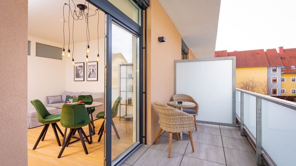 Moderne Terrasse mit Ausblick