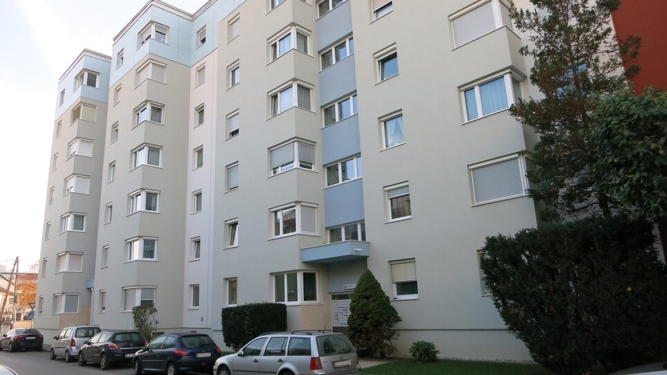 mehrstöckiges Wohnhaus mit Appartements in ruhiger Straße | © Appartement Harb