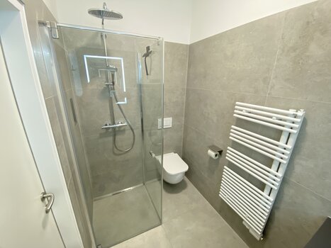 Doccia moderna nel Cityappartment Graz. | © R. Arnus