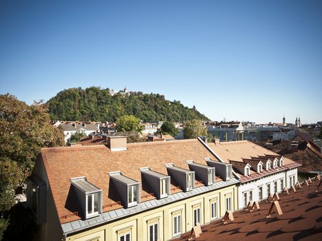 View of Graz and the red roofscape. | © Grocholl