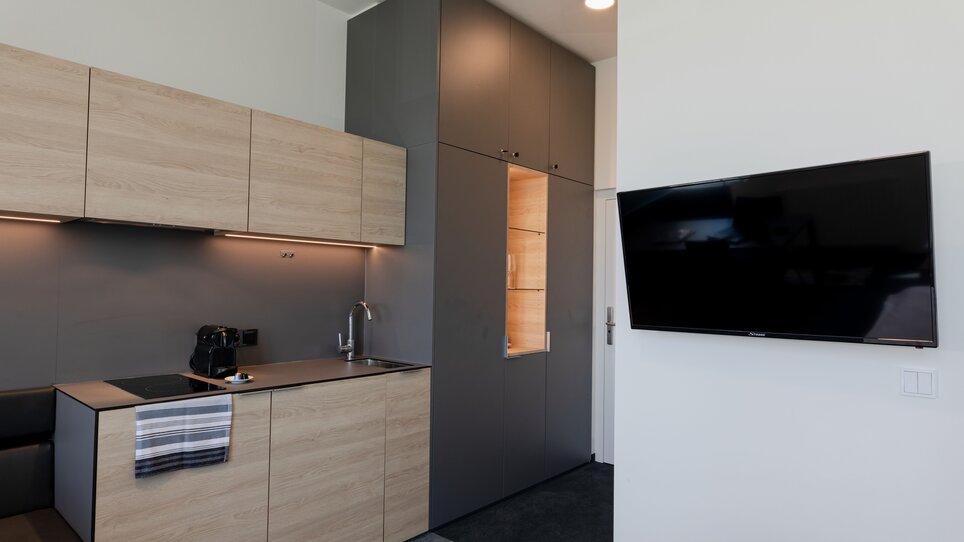 Cucina e area living in un hotel appartamenti TT-Rooms. | © Tomo-Tec Immo GmbH