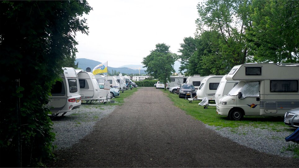 View of the motorhome parking area with parked vehicles. | © Alfred Chyba