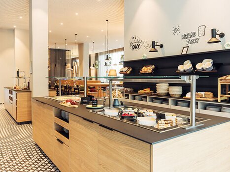 Buffet with food at harry's home Graz-Smart City. | © harry's home Graz-Smart City - Daniel Zangerl