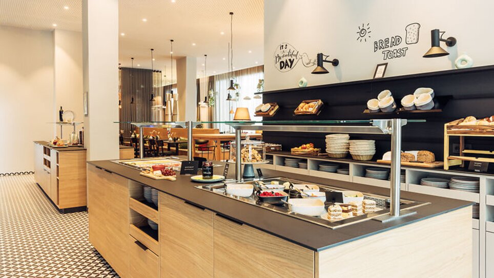 Buffet mit Speisen im harry's home Graz-Smart City. | © harry's home Graz-Smart City - Daniel Zangerl
