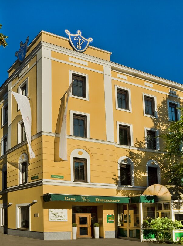Hotelansicht mit Restaurant und Café im Erdgeschoss. | © Parkhotel Graz