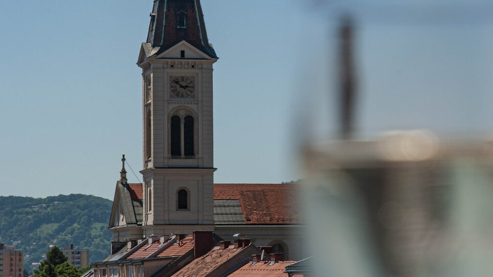 Der Turm der Josefskirche in Graz, aufgenommen vom Best Western Plus Plaza Hotel Graz. | © PLAZA INN Graz City