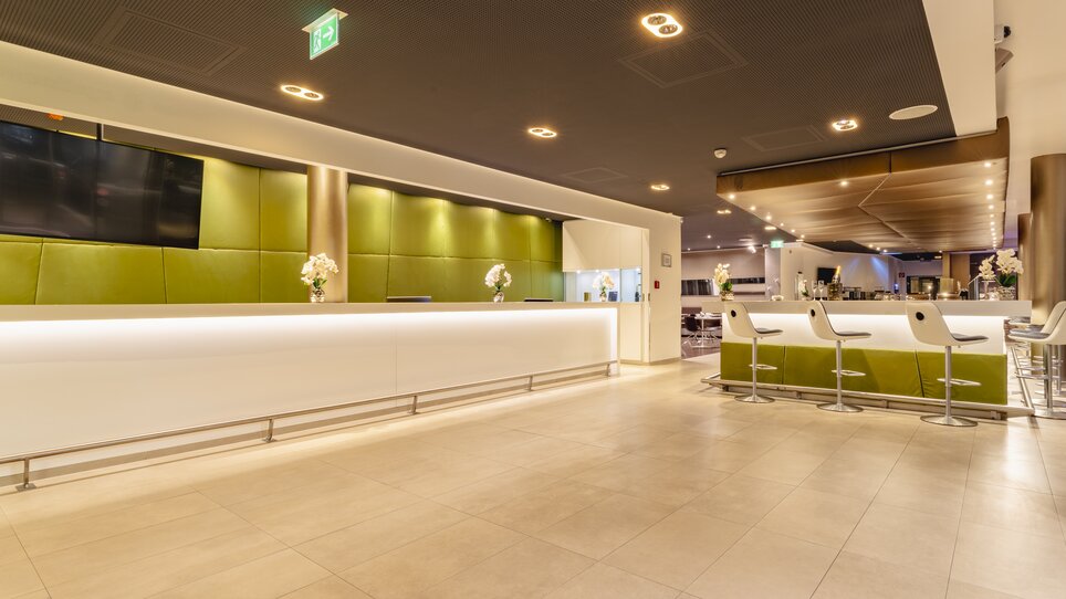 Moderne Hotelrezeption. | © Plaza INN Graz