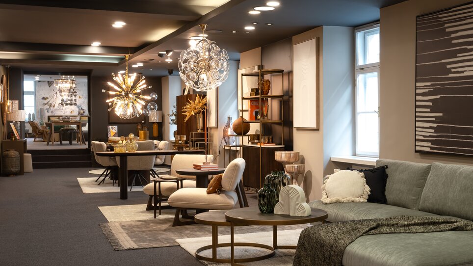 Esposizione elegante di mobili presso il boutique hotel Aiola Living. | © Lucija Novak